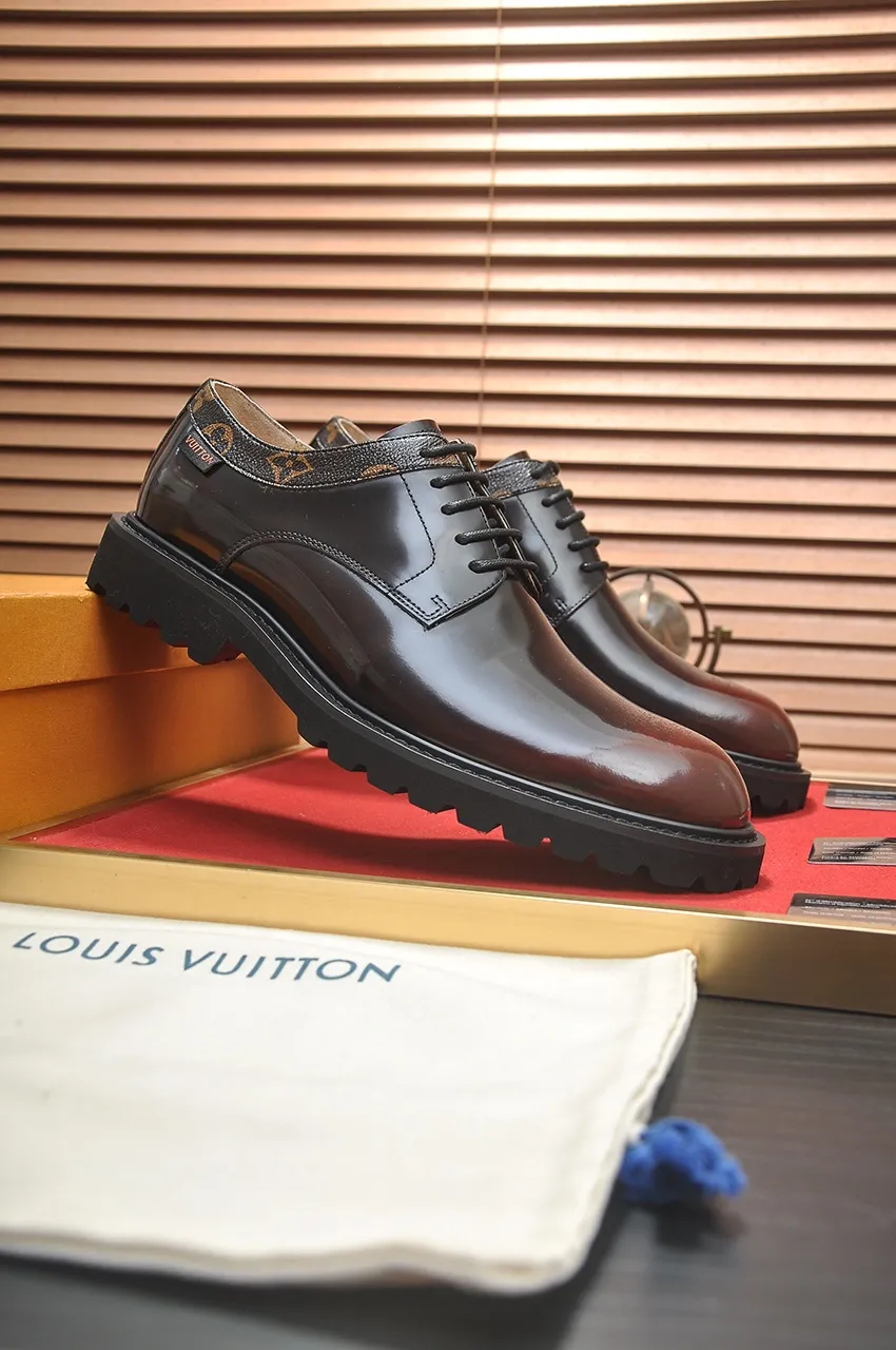 Men's men's shoes 💰560💶 [LV] (original single cowhide lining) 🍀LV's latest genuine leather business suit shoes are launched simultaneously on the official website. The first-layer cowhide imported from Italy is made of heavy gold, 💥1:1 rubber outsole from the official website. Versatile to wear, high-end without losing class, and the color combination is extraordinary. This four-season style is alluring when worn on your feet, showing off your big-name flair. Standard code 38-44 (45 customized)
